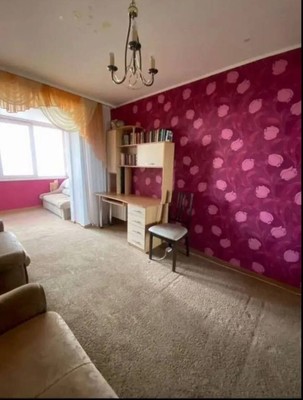 Продам трехкомнатную (3-комн.) квартиру, Светлая ул, 29, Комсомольское пгт