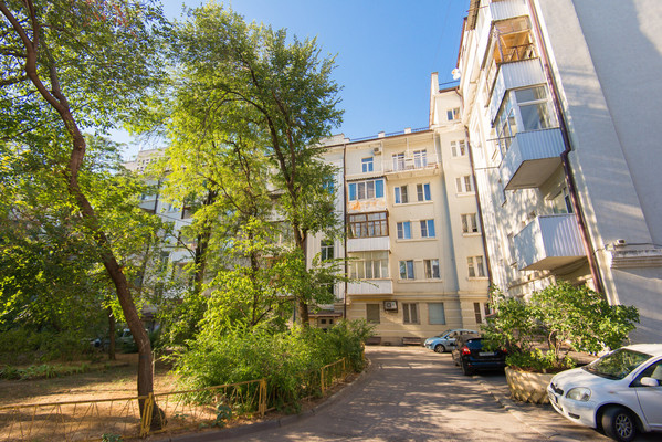 Продам многокомнатную квартиру, Буденновский пр-кт, 76к226, Ростов-на-Дону г