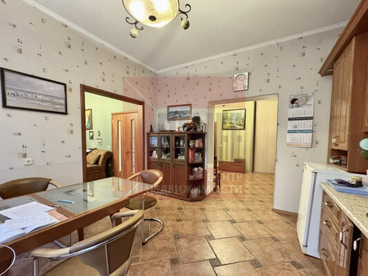 Продам многокомнатную квартиру, Пролетарская ул, 74б, Калининград г
