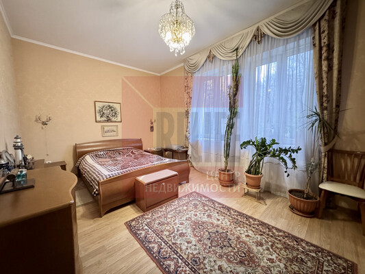 Продам многокомнатную квартиру, Пролетарская ул, 74б, Калининград г