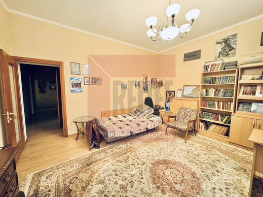 Продам многокомнатную квартиру, Пролетарская ул, 74б, Калининград г
