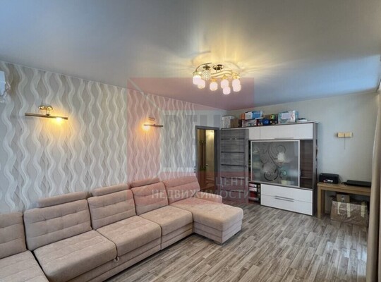 Продам трехкомнатную (3-комн.) квартиру, Таврическая ул, 1, Калининград г