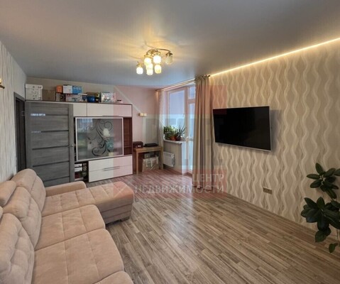 Продам трехкомнатную (3-комн.) квартиру, Таврическая ул, 1, Калининград г