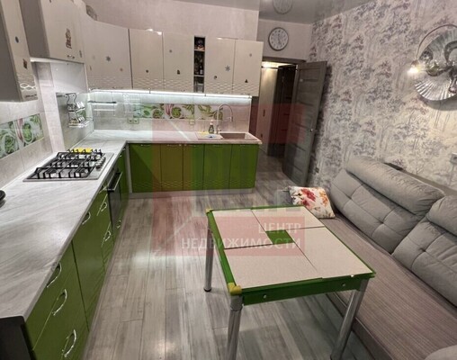 Продам трехкомнатную (3-комн.) квартиру, Таврическая ул, 1, Калининград г