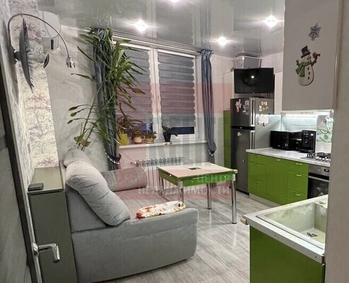 Продам трехкомнатную (3-комн.) квартиру, Таврическая ул, 1, Калининград г