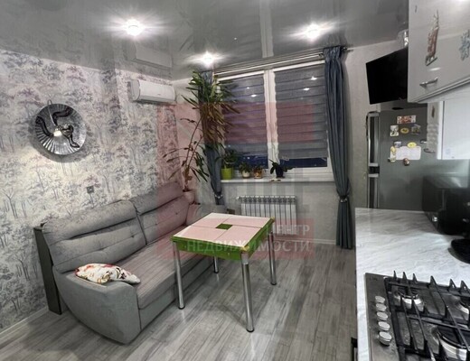 Продам трехкомнатную (3-комн.) квартиру, Таврическая ул, 1, Калининград г