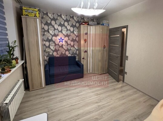 Продам трехкомнатную (3-комн.) квартиру, Таврическая ул, 1, Калининград г