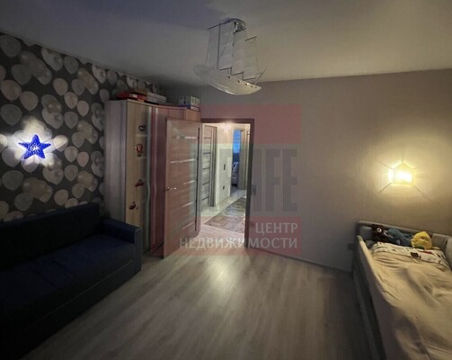Продам трехкомнатную (3-комн.) квартиру, Таврическая ул, 1, Калининград г