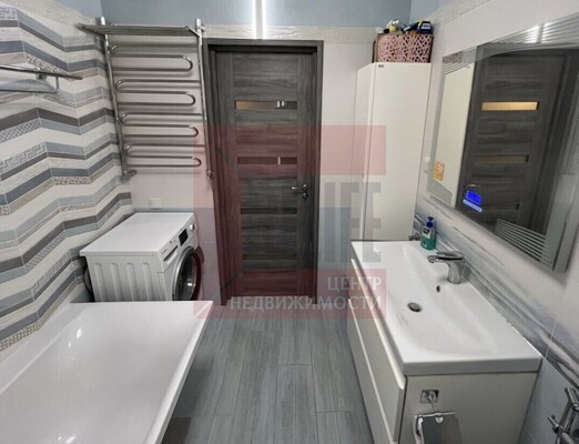 Продам трехкомнатную (3-комн.) квартиру, Таврическая ул, 1, Калининград г