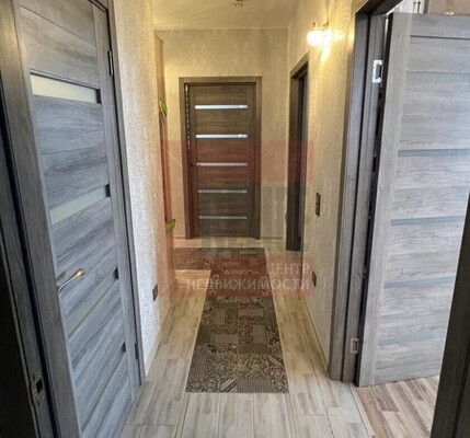 Продам трехкомнатную (3-комн.) квартиру, Таврическая ул, 1, Калининград г