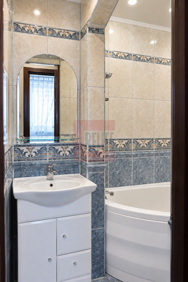 Продам двухкомнатную (2-комн.) квартиру, Полковника Ефремова ул, 1, Калининград г