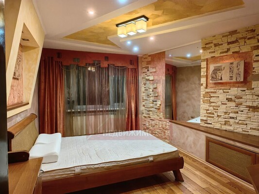 Продам трехкомнатную (3-комн.) квартиру, Алябьева ул, 22, Калининград г