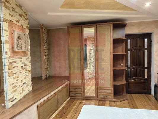Продам трехкомнатную (3-комн.) квартиру, Алябьева ул, 22, Калининград г