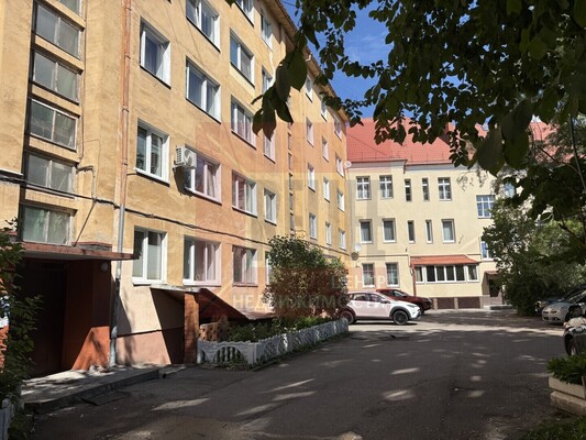 Продам трехкомнатную (3-комн.) квартиру, Алябьева ул, 22, Калининград г