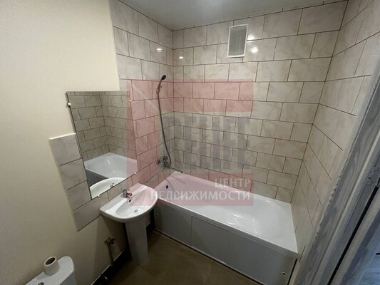 Продам двухкомнатную (2-комн.) квартиру, Борисовский б-р, 17, Калининград г