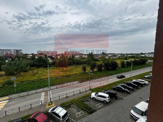 Продам двухкомнатную (2-комн.) квартиру, Борисовский б-р, 17, Калининград г