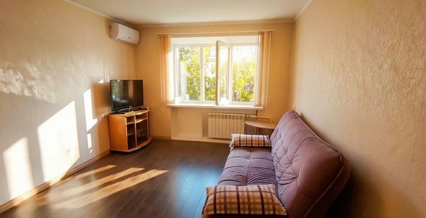 Продам двухкомнатную (2-комн.) квартиру, Нахимовская ул, 33, Находка г