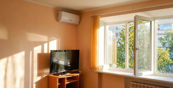Продам двухкомнатную (2-комн.) квартиру, Нахимовская ул, 33, Находка г