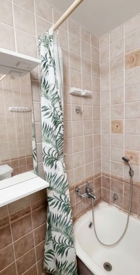 Продам двухкомнатную (2-комн.) квартиру, Нахимовская ул, 33, Находка г