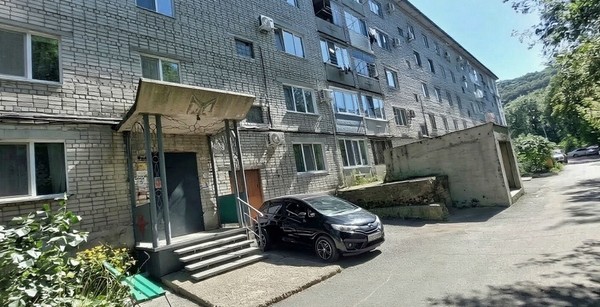 Продам двухкомнатную (2-комн.) квартиру, Нахимовская ул, 33, Находка г