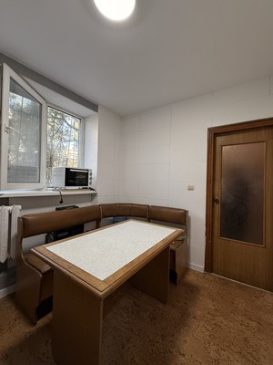 Продам двухкомнатную (2-комн.) квартиру, Лизы Чайкиной ул, 38, Симферополь г
