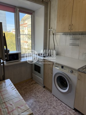 Продам двухкомнатную (2-комн.) квартиру, 2-я Владимирская ул, 10, Москва г