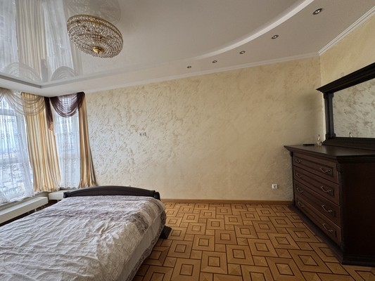 Продам трехкомнатную (3-комн.) квартиру, им. Достоевского ул, 84/1, Краснодар г
