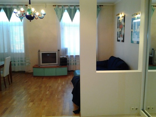 Продам трехкомнатную (3-комн.) квартиру, Московский пр-кт, 75, Санкт-Петербург г