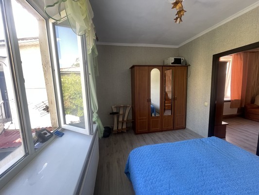 Продам двухкомнатную (2-комн.) квартиру, Ушакова ул, 5/3, Симферополь г