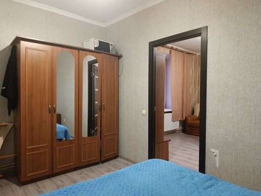 Продам двухкомнатную (2-комн.) квартиру, Ульянова Дмитрия ул, 5к2, Ялта г