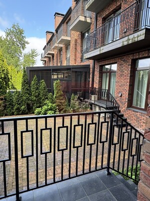 Продам трехкомнатную (3-комн.) квартиру, Береговая ул, 17д, Калининград г
