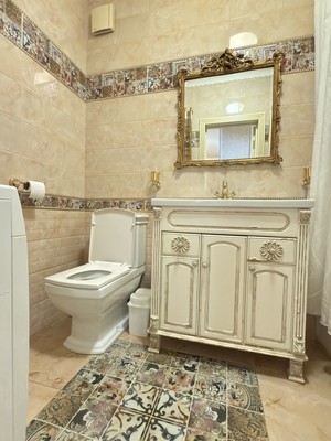 Продам трехкомнатную (3-комн.) квартиру, Ростовская ул, 18, Симферополь г