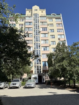 Продам трехкомнатную (3-комн.) квартиру, Ростовская ул, 18, Симферополь г