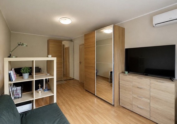 Продам однокомнатную (1-комн.) квартиру, Новаторов ул, 40к3, Москва г