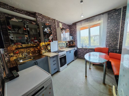 Продам трехкомнатную (3-комн.) квартиру, Советская ул, 26к2, Комсомольск-на-Амуре г