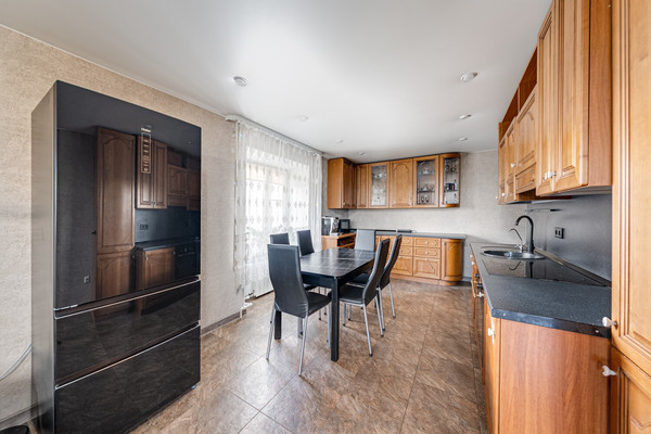 Продам трехкомнатную (3-комн.) квартиру, Дзержинского ул, 3к2, Реутов г