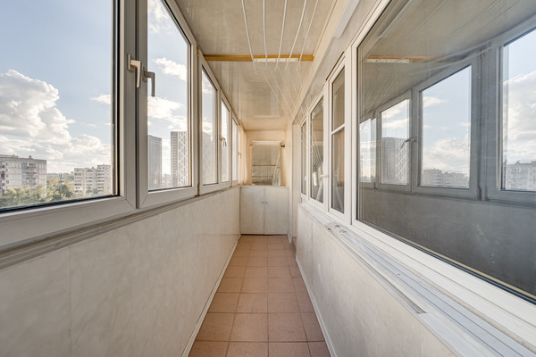 Продам трехкомнатную (3-комн.) квартиру, Дзержинского ул, 3к2, Реутов г