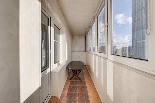 Продам трехкомнатную (3-комн.) квартиру, Дзержинского ул, 3к2, Реутов г