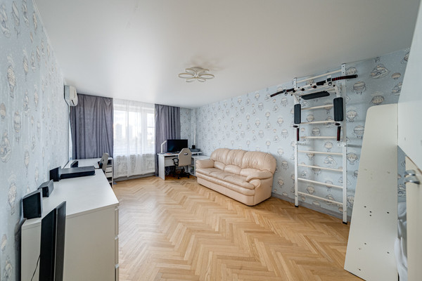 Продам трехкомнатную (3-комн.) квартиру, Дзержинского ул, 3к2, Реутов г