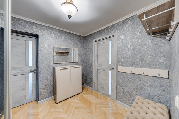 Продам трехкомнатную (3-комн.) квартиру, Дзержинского ул, 3к2, Реутов г