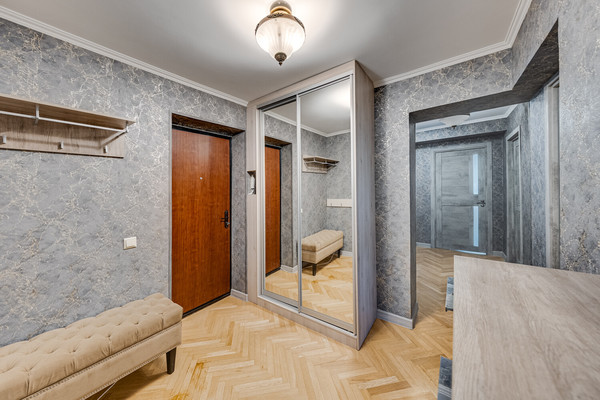 Продам трехкомнатную (3-комн.) квартиру, Дзержинского ул, 3к2, Реутов г