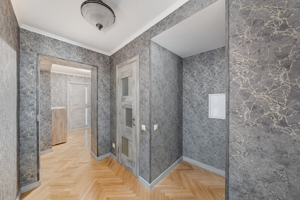Продам трехкомнатную (3-комн.) квартиру, Дзержинского ул, 3к2, Реутов г