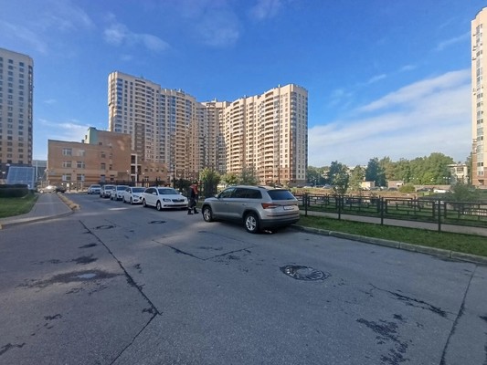 Продам трехкомнатную (3-комн.) квартиру, Верности ул, 17, Санкт-Петербург г