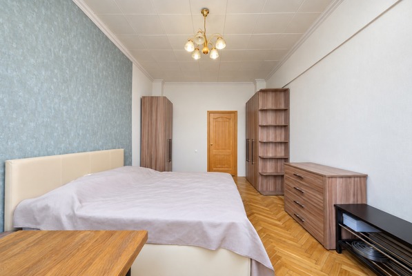 Продам многокомнатную квартиру, Университетский пр-кт, 9, Москва г
