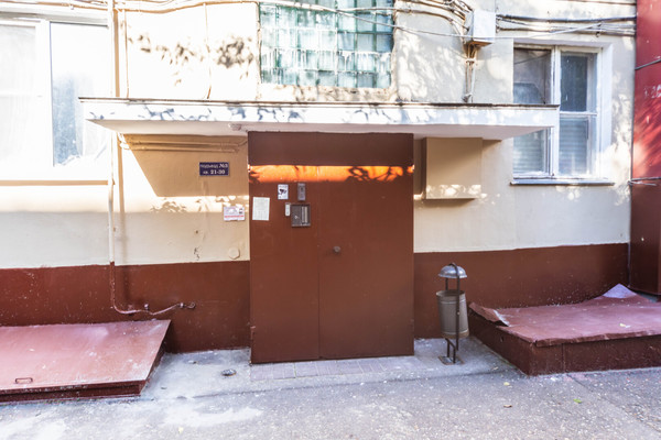 Продам 2-комн. в 3-комн. квартире, Бакунинская ул, 4-6, Москва г