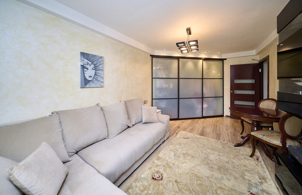 Продам трехкомнатную (3-комн.) квартиру, Вавиловых ул, 8к1, Санкт-Петербург г