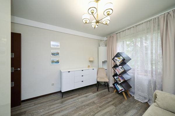 Продам трехкомнатную (3-комн.) квартиру, Вавиловых ул, 8к1, Санкт-Петербург г