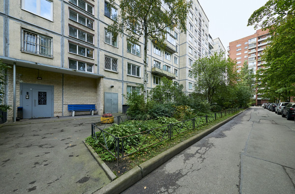 Продам трехкомнатную (3-комн.) квартиру, Вавиловых ул, 8к1, Санкт-Петербург г