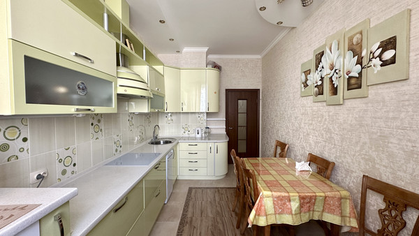 Продам трехкомнатную (3-комн.) квартиру, Ямская ул, 14, Ханты-Мансийск г