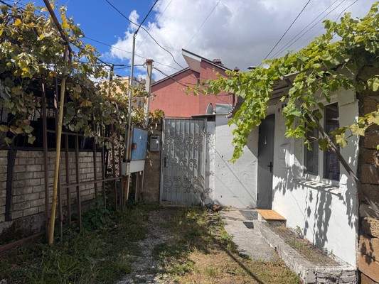 Продам однокомнатную (1-комн.) квартиру, Футболистов ул, 9, Симферополь г